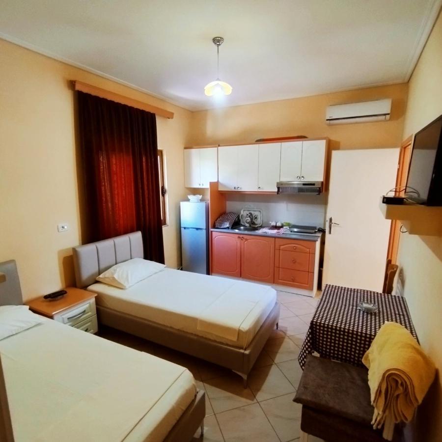 Mejdi Apartments Sarandë Exterior foto